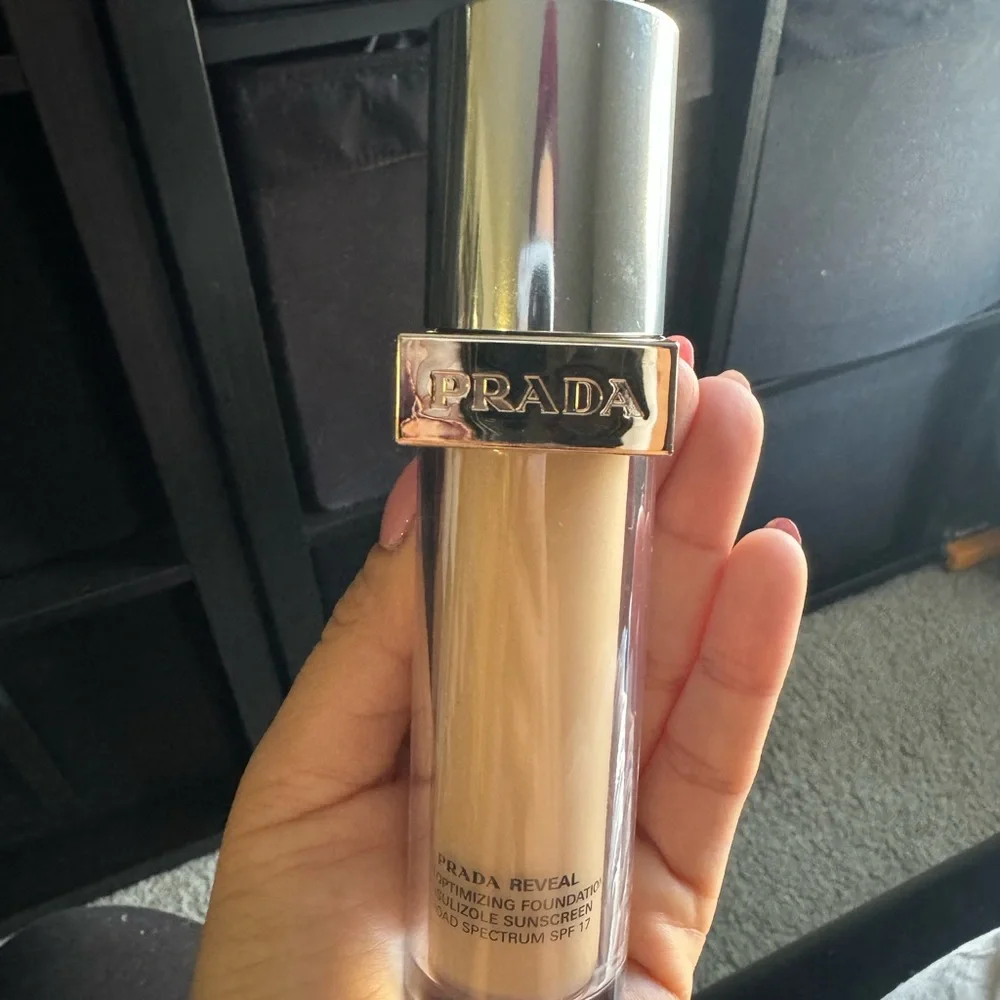 Prada Beauty Reveal Skin-Optimizing Refillable Soft Matte Foundation